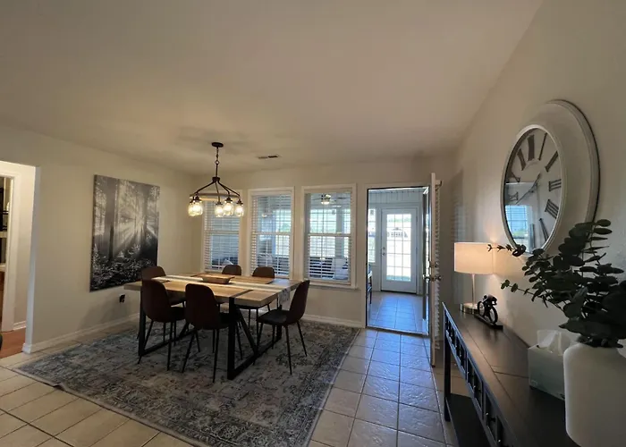 Beautiful 3 Bed 2 Bath Home Near Crystal Bridges