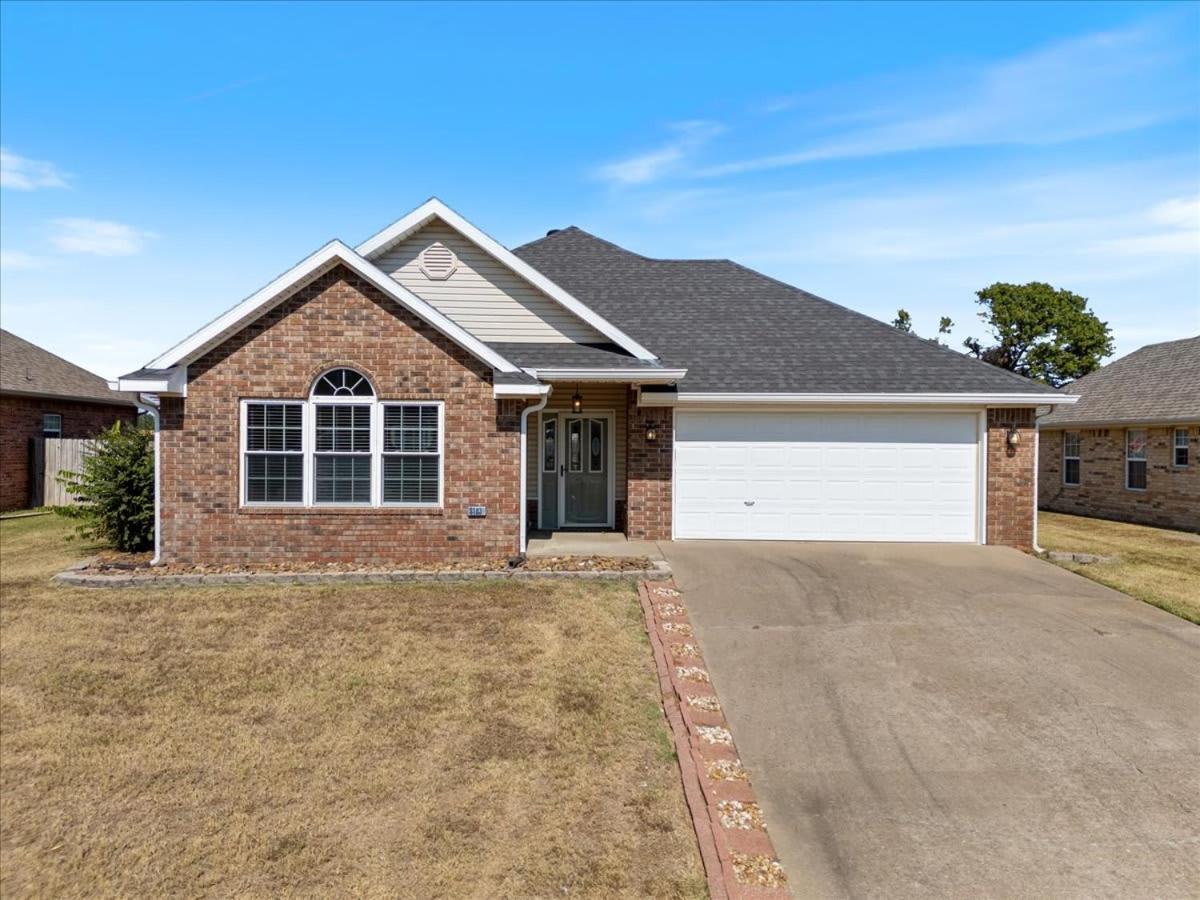 Beautiful 3 Bed 2 Bath Near Crystal Bridges Ferienhaus