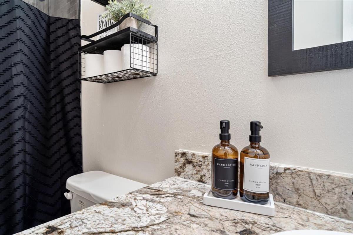 Beautiful 3 Bed 2 Bath Near Crystal Bridges Ferienhaus