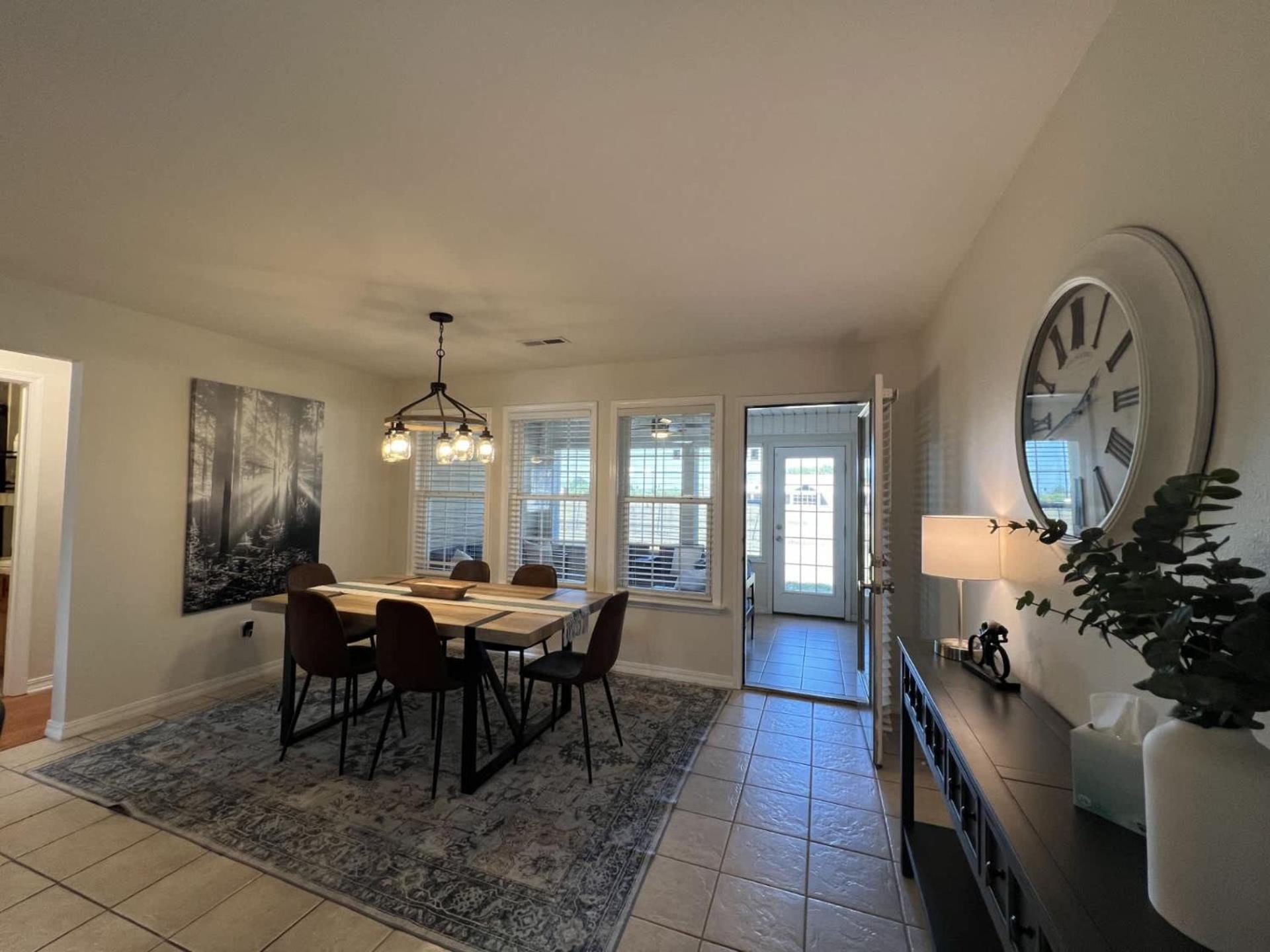 Beautiful 3 Bed 2 Bath Near Crystal Bridges