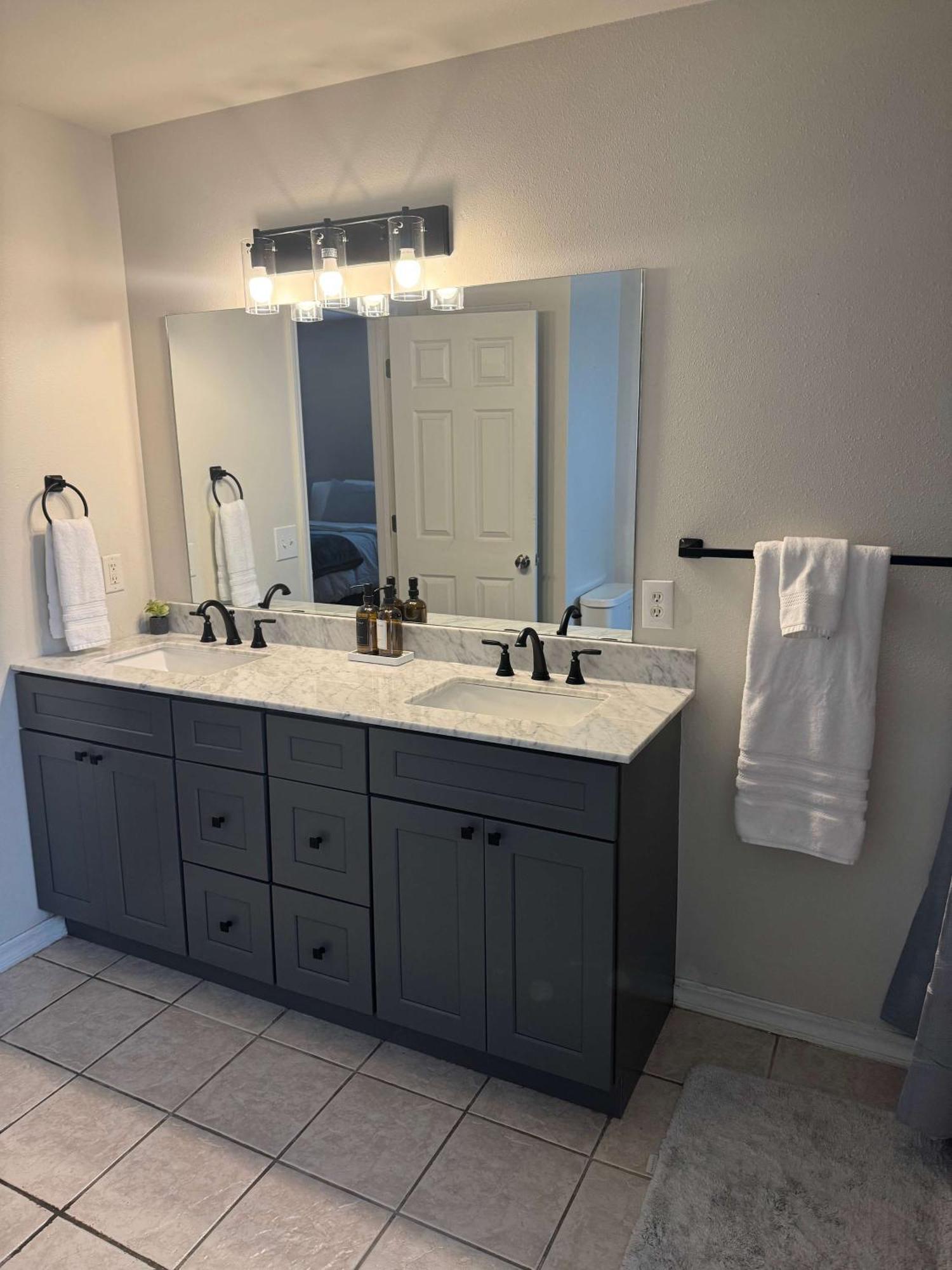 Beautiful 3 Bed 2 Bath Near Crystal Bridges Ferienhaus *